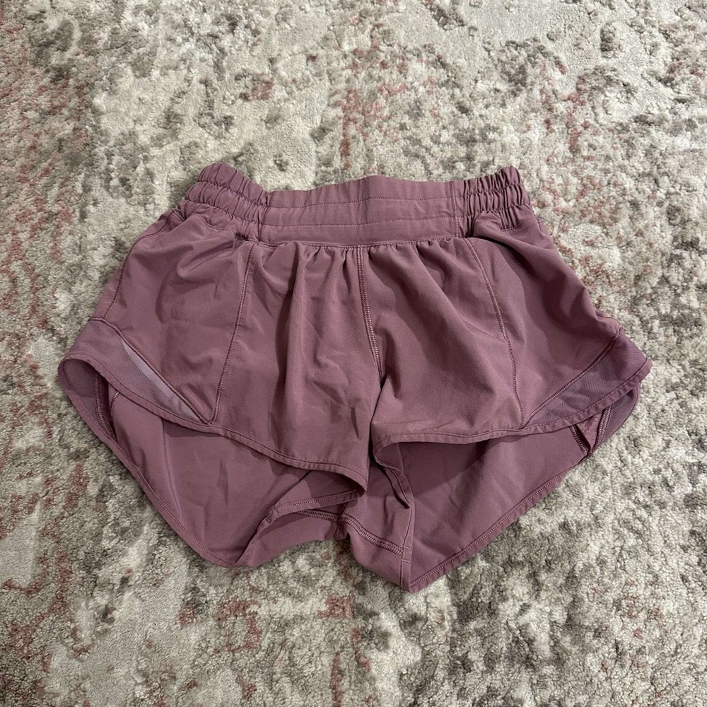 Dusty Rose Lululemon Hotty Hot short 2.5”